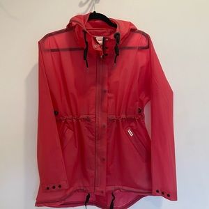Hot pink Hunter rain coat / never worn! Cinch on hood and at waist